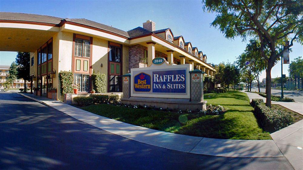 Best Western Plus Raffles Inn & Suites Anaheim Exterior foto